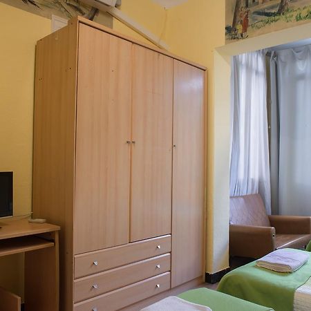 Hostel Turistic Castell Barcelona Eksteriør billede