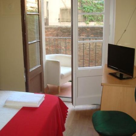 Hostel Turistic Castell Barcelona Eksteriør billede