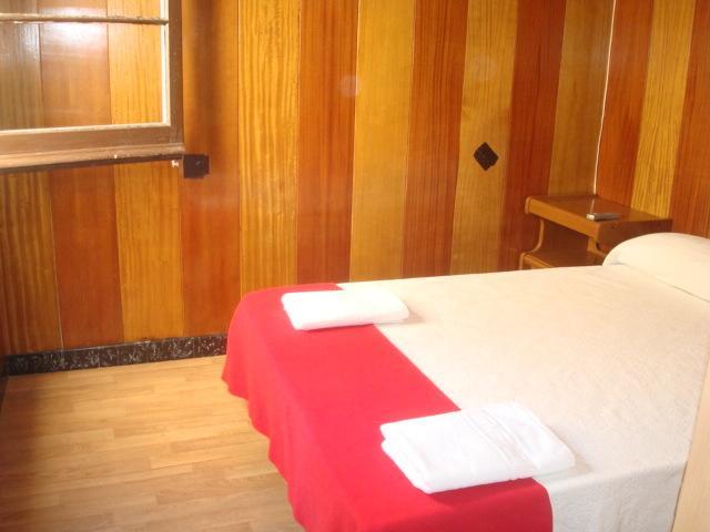 Hostel Turistic Castell Barcelona Eksteriør billede